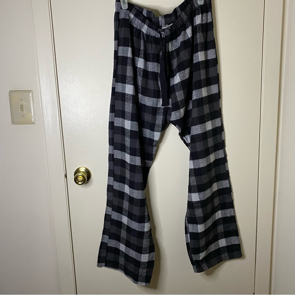 Men's Black and Gray Plaid Pajamas